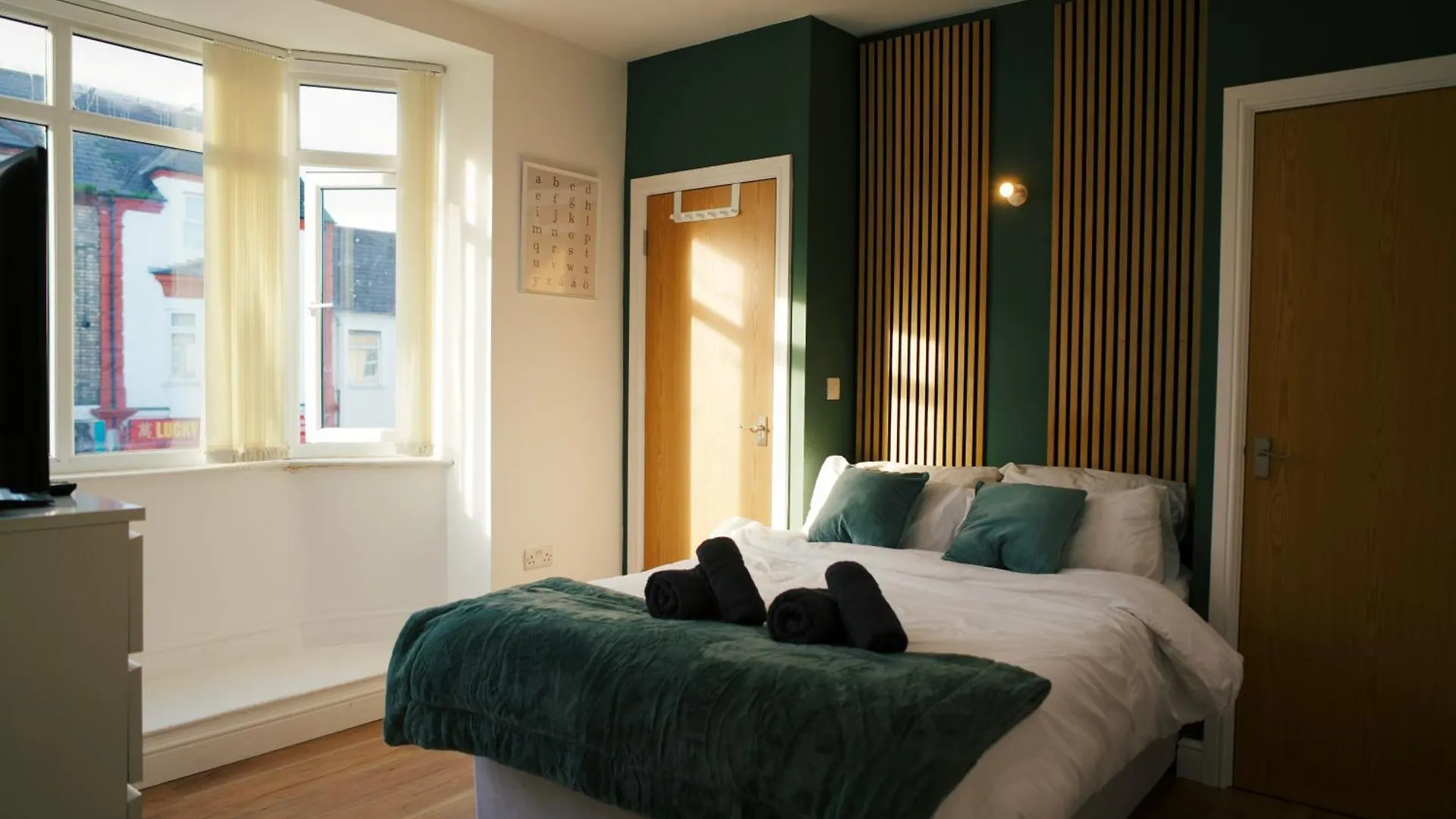 Luxury 3 Bed City Centre Apartment - Free Parking Cardiff 0*,
